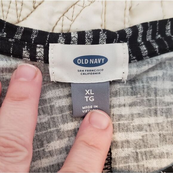 Old Navy Black Whie Pattern Short Sleeve XL - Picture 6 of 7